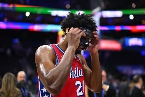 美记：联盟除76人都不觉得恩比德能康复 有人将他和莱昂纳德类比