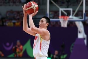 有功有过！胡明轩半场3中0得分挂蛋 但送出3次助攻串联球队0失误