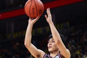 徐杰：作为小个球员各项技术都要练好 自己的一些3分技术还需提升