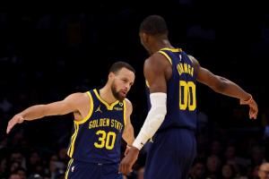 苏群谈库明加续约：鉴于两年后库里可能退役 勇士设置合同很谨慎