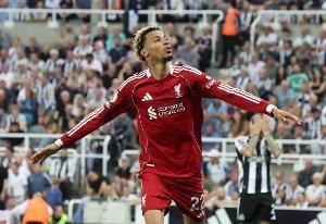 邮报：埃基蒂克赛后第一反应是抽筋，他有望随队出征切尔西