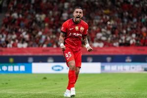 鲁媒谈中超争冠：本赛季冠军之争注定惨烈，最后赢家需要一定运气