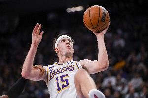 单核带队！里夫斯上半场11中5&7罚7中 砍下18分9助攻2抢断