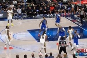 出其不意！费尔斯回马枪随手一抛打进压哨跳投